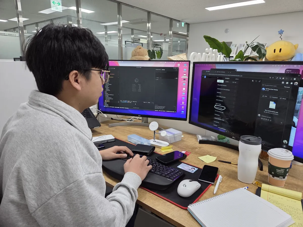 Cựu học viên VOK làm việc tại văn phòng ở Daejeon sau khi tốt nghiệp